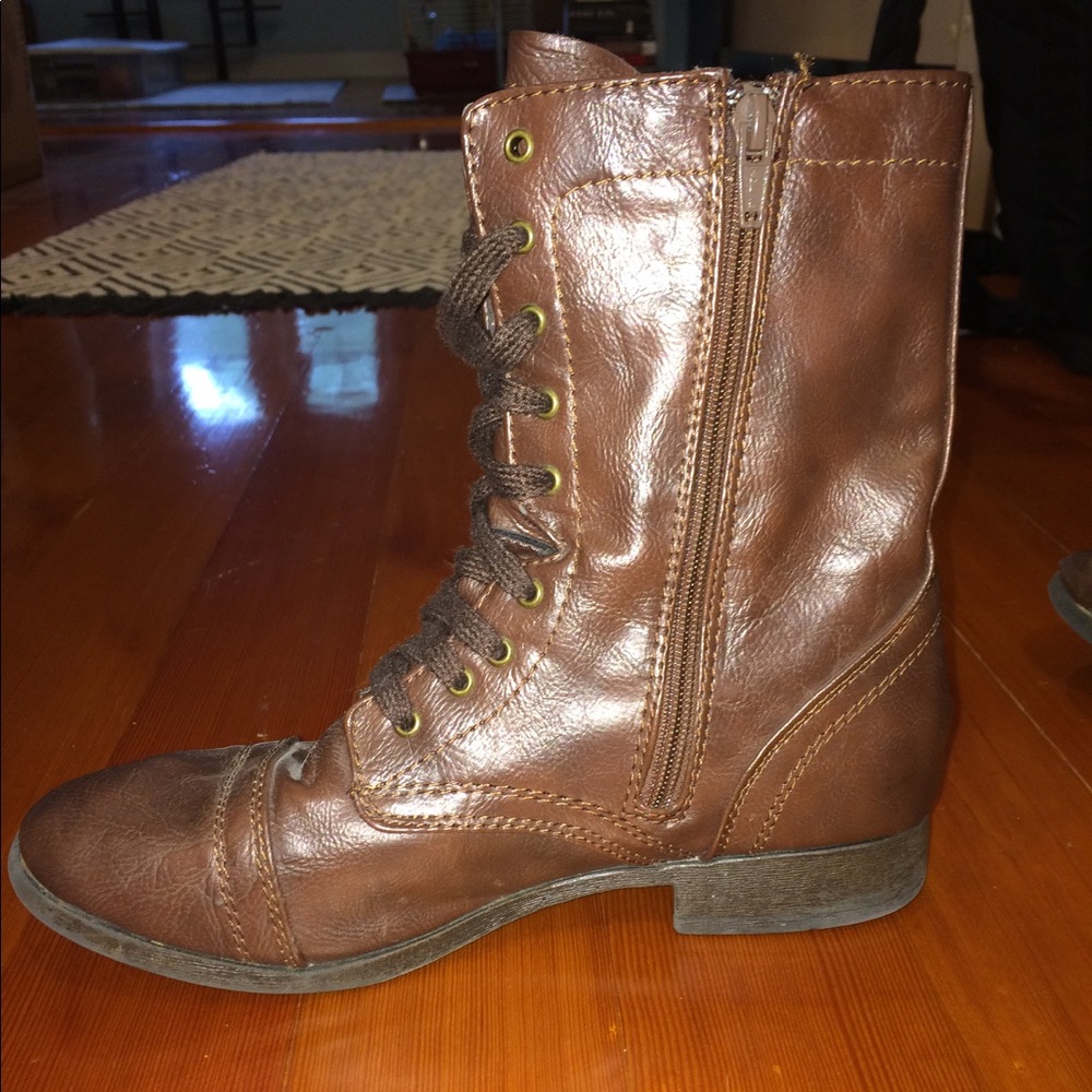 Combat boots